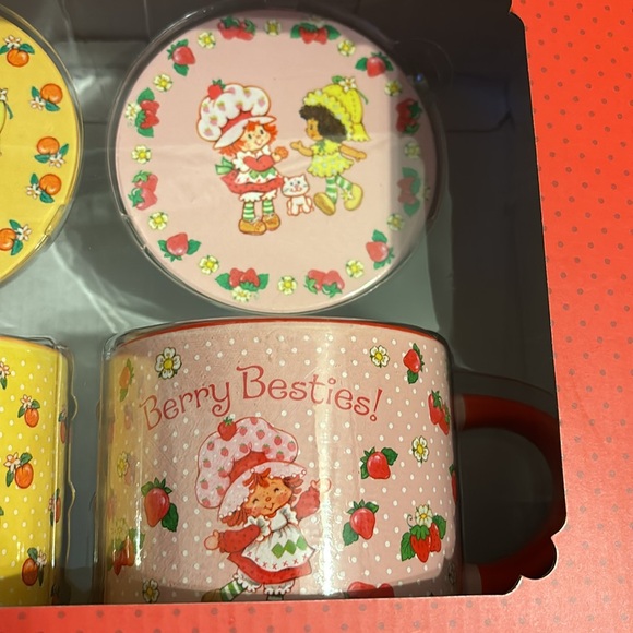 Strawberry Shortcake 🍓🍰 Berry Besties Mug and Coaster Set - Picture 3 of 6